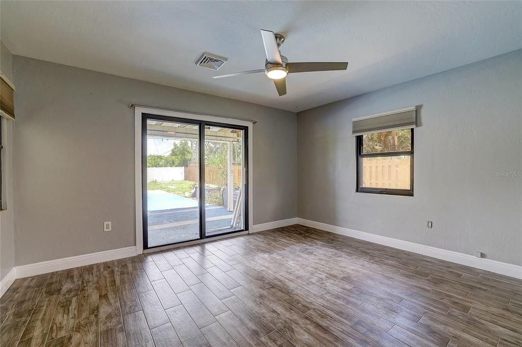 En Venta: $849,900 (4 camas, 3 baños, 2551 Pies cuadrados)