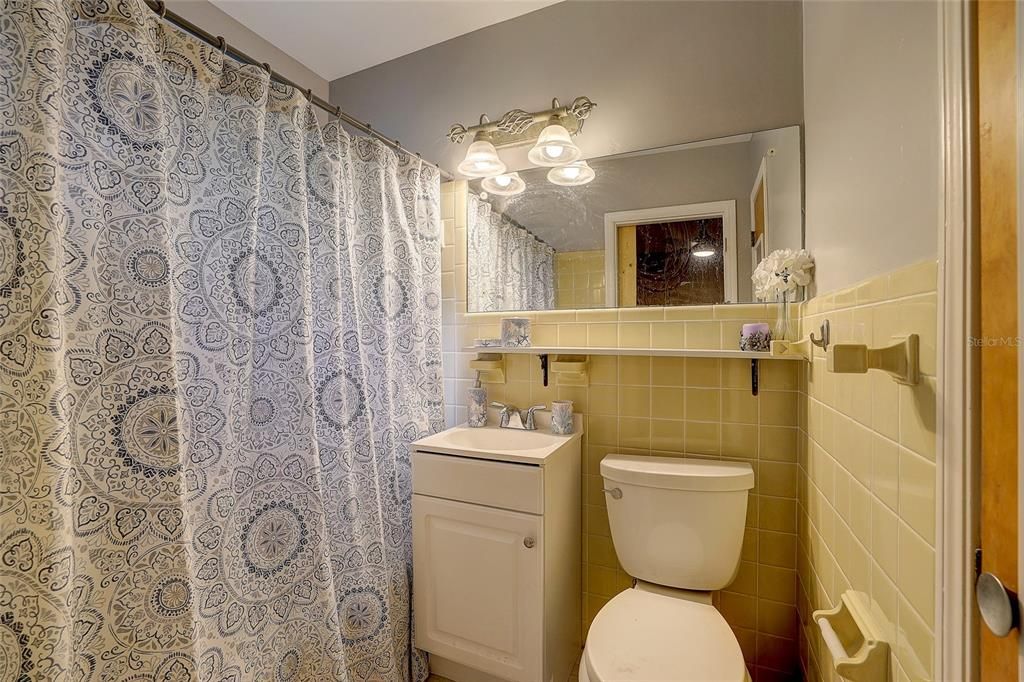 En Venta: $849,900 (4 camas, 3 baños, 2551 Pies cuadrados)