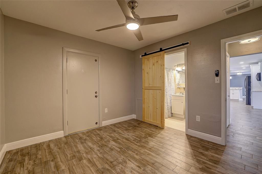En Venta: $849,900 (4 camas, 3 baños, 2551 Pies cuadrados)