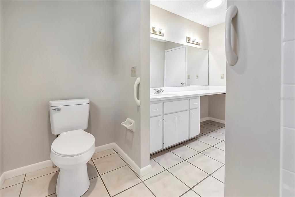 For Sale: $149,000 (2 beds, 2 baths, 1324 Square Feet)