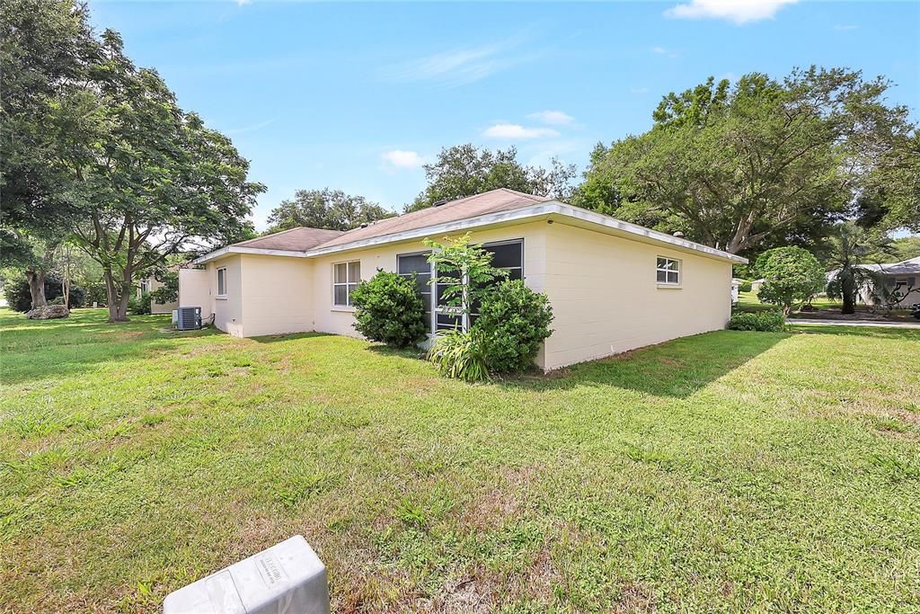 For Sale: $149,000 (2 beds, 2 baths, 1324 Square Feet)