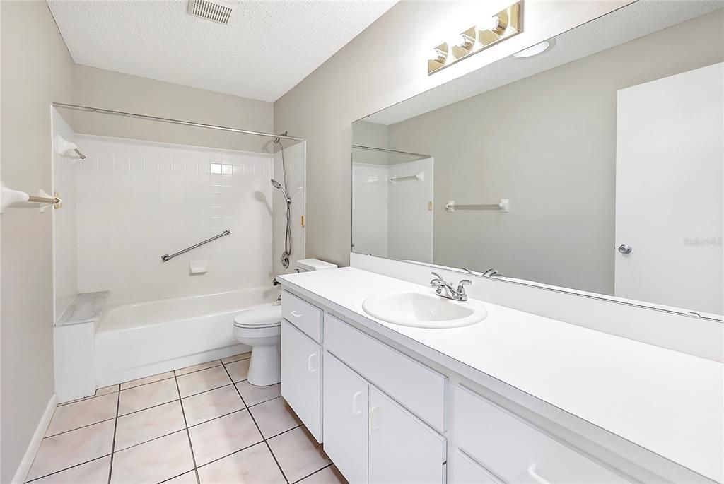 For Sale: $149,000 (2 beds, 2 baths, 1324 Square Feet)