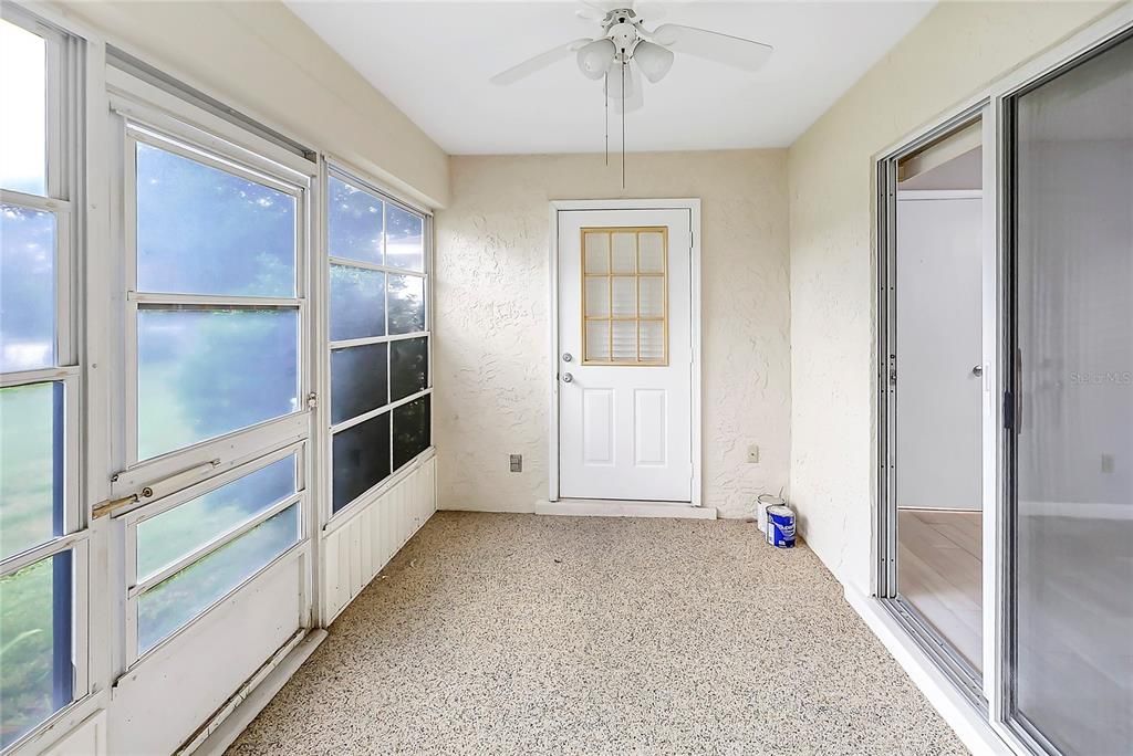 For Sale: $149,000 (2 beds, 2 baths, 1324 Square Feet)