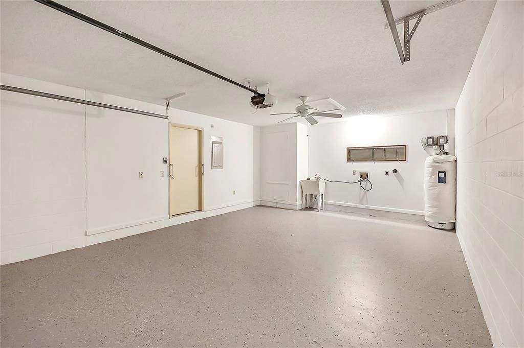For Sale: $149,000 (2 beds, 2 baths, 1324 Square Feet)