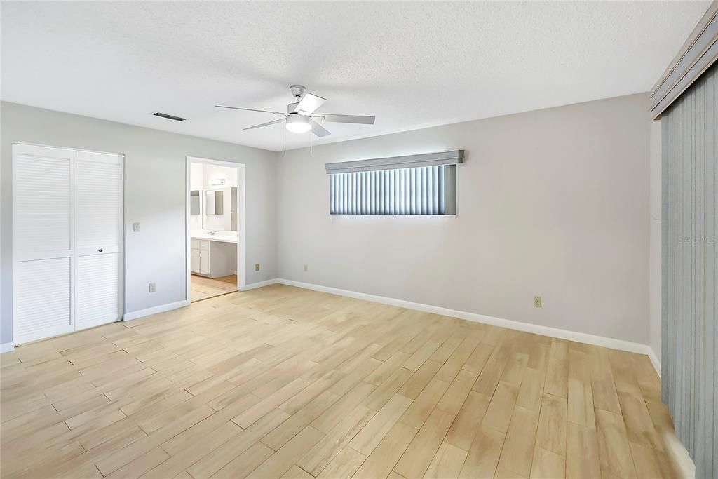 For Sale: $149,000 (2 beds, 2 baths, 1324 Square Feet)