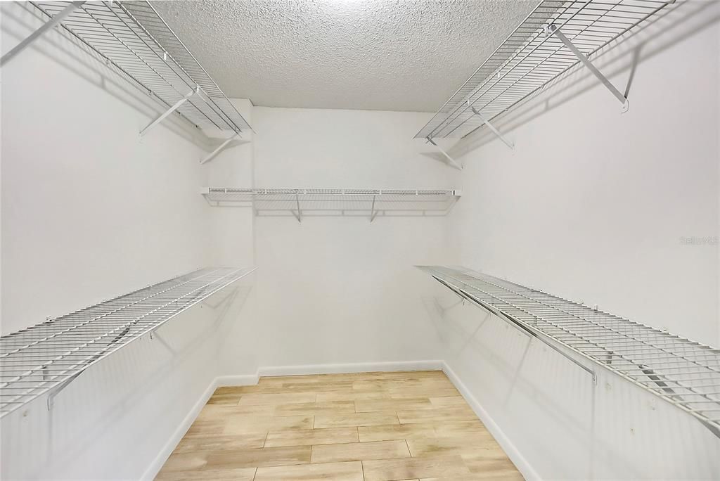 For Sale: $149,000 (2 beds, 2 baths, 1324 Square Feet)