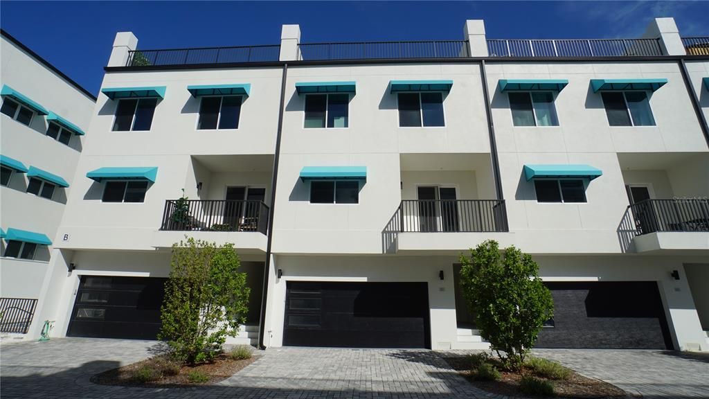 En Venta: $1,250,000 (5 camas, 4 baños, 2706 Pies cuadrados)