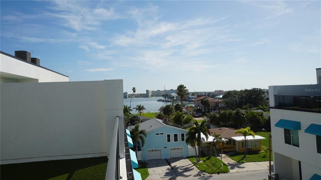 En Venta: $1,250,000 (5 camas, 4 baños, 2706 Pies cuadrados)