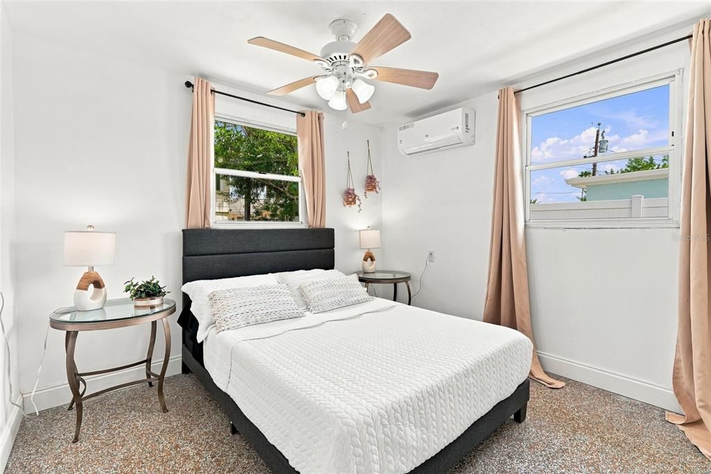 На продажу: $435,000 (2 спален, 1 ванн, 705 Квадратных фут)