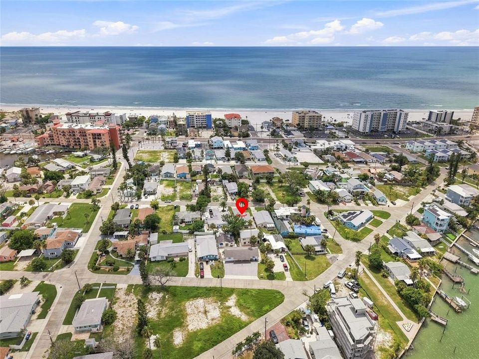На продажу: $435,000 (2 спален, 1 ванн, 705 Квадратных фут)