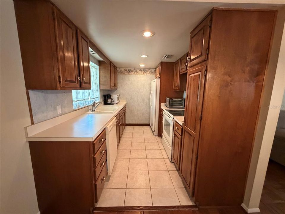 For Sale: $275,000 (3 beds, 2 baths, 1234 Square Feet)