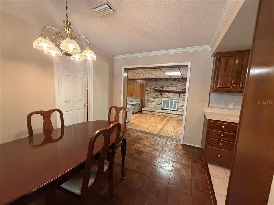 For Sale: $275,000 (3 beds, 2 baths, 1234 Square Feet)