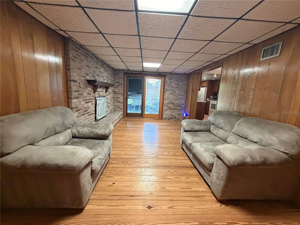 For Sale: $275,000 (3 beds, 2 baths, 1234 Square Feet)
