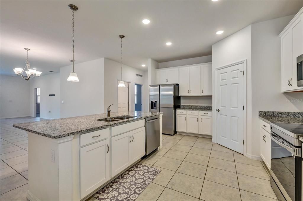 For Rent: $2,200 (3 beds, 2 baths, 1619 Square Feet)