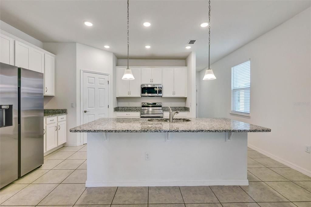 For Rent: $2,200 (3 beds, 2 baths, 1619 Square Feet)