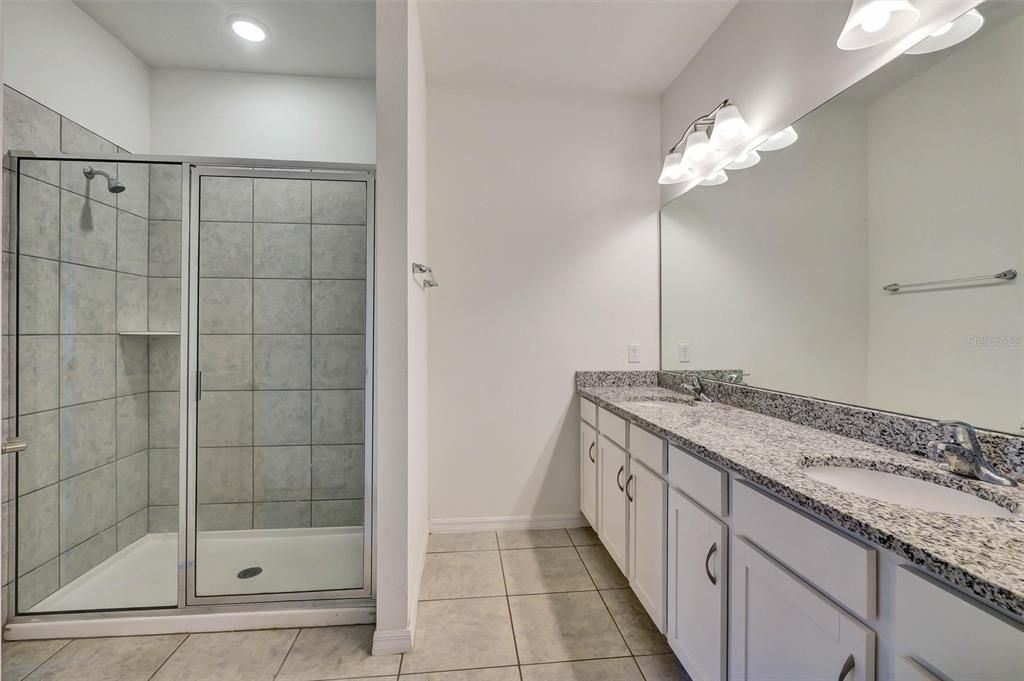 For Rent: $2,200 (3 beds, 2 baths, 1619 Square Feet)