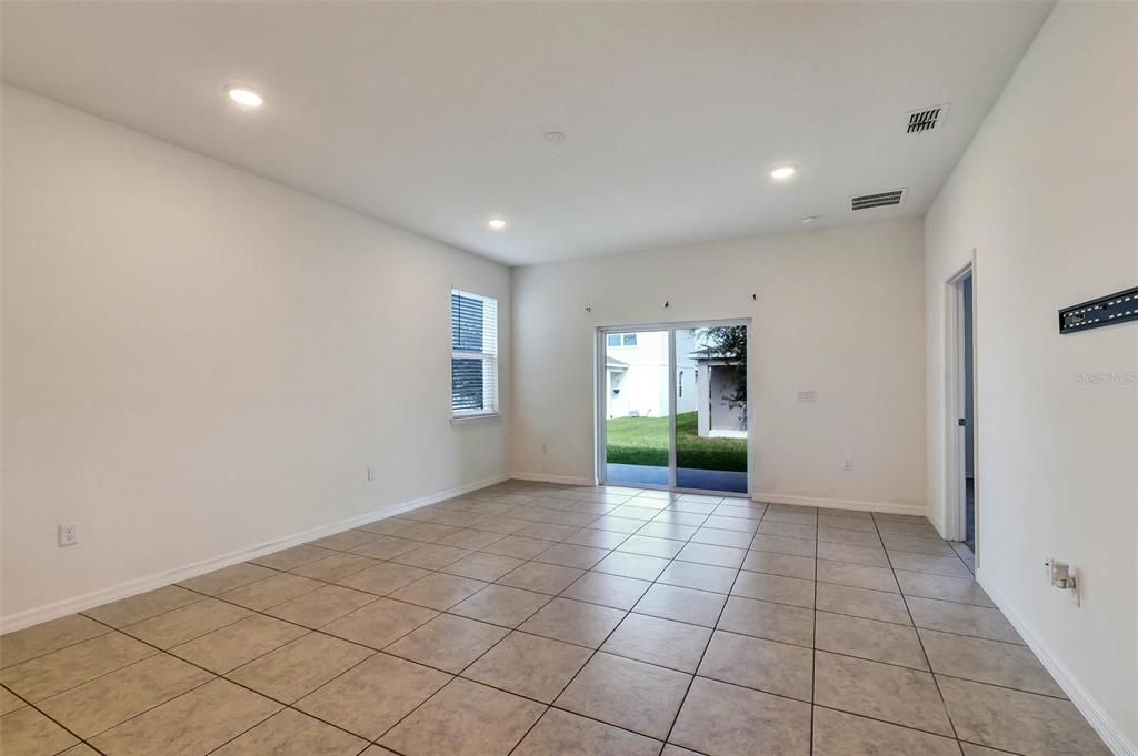 For Rent: $2,200 (3 beds, 2 baths, 1619 Square Feet)