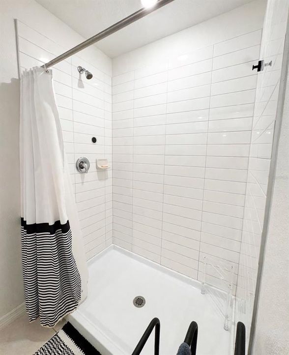 For Sale: $369,000 (5 beds, 2 baths, 2217 Square Feet)