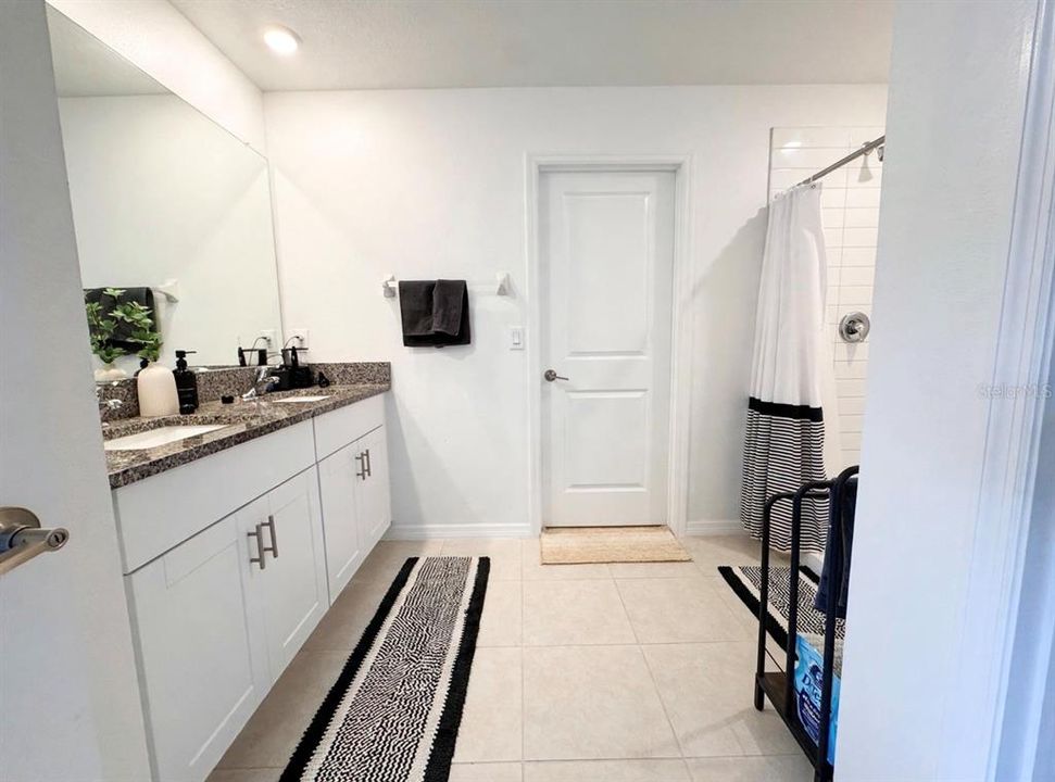 For Sale: $369,000 (5 beds, 2 baths, 2217 Square Feet)