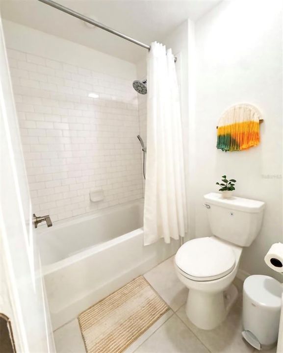 For Sale: $369,000 (5 beds, 2 baths, 2217 Square Feet)
