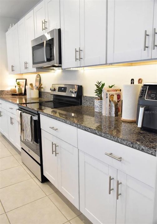 For Sale: $369,000 (5 beds, 2 baths, 2217 Square Feet)