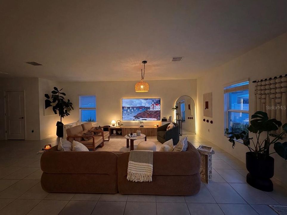 For Sale: $369,000 (5 beds, 2 baths, 2217 Square Feet)