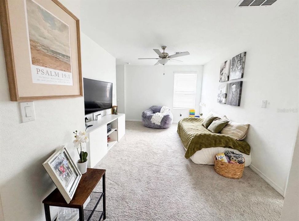 For Sale: $369,000 (5 beds, 2 baths, 2217 Square Feet)