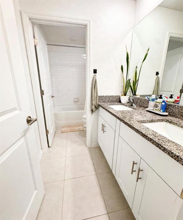 For Sale: $369,000 (5 beds, 2 baths, 2217 Square Feet)