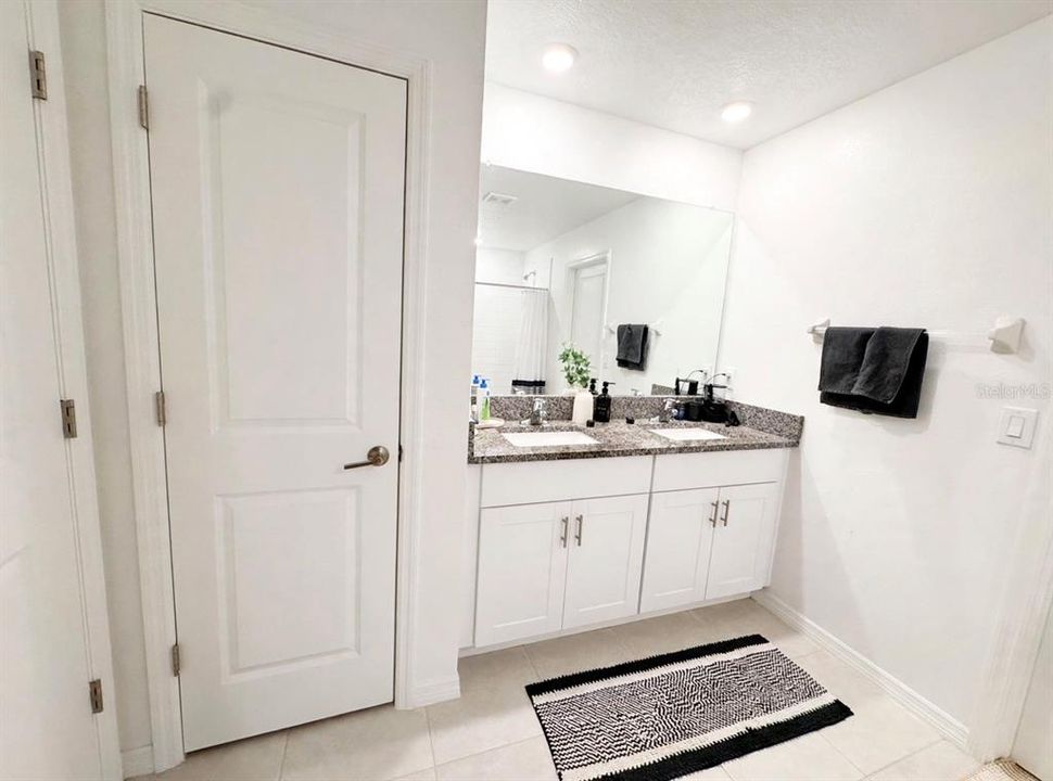 For Sale: $369,000 (5 beds, 2 baths, 2217 Square Feet)