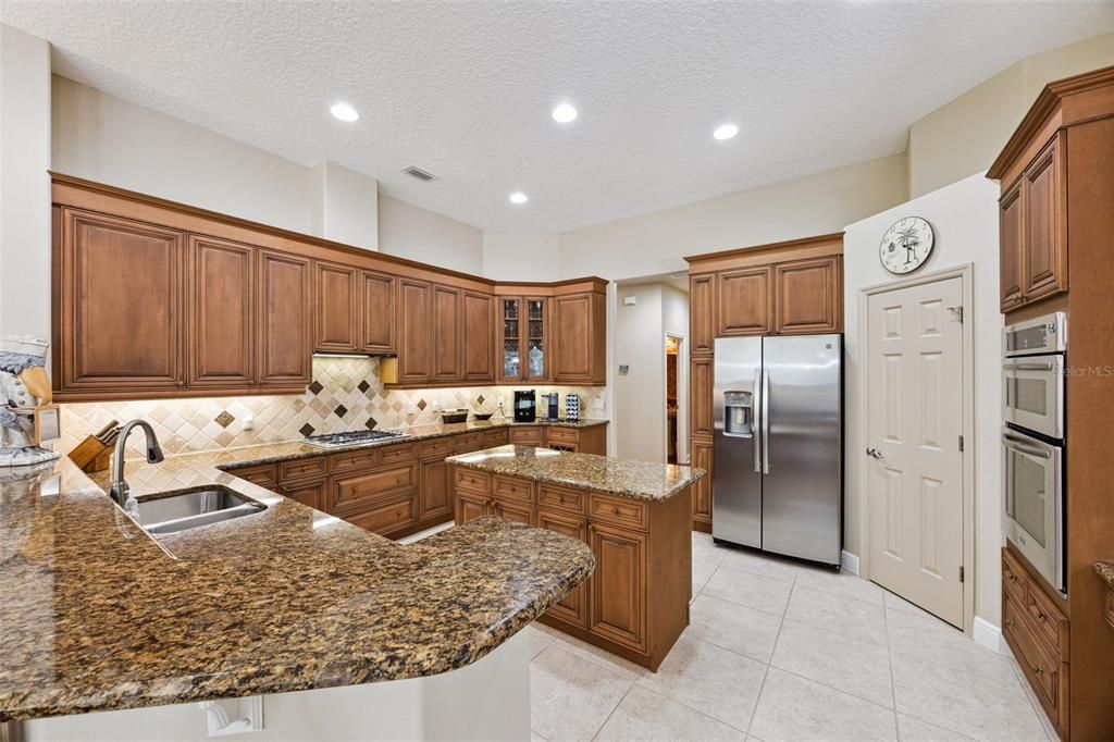 For Sale: $1,200,000 (4 beds, 3 baths, 3131 Square Feet)