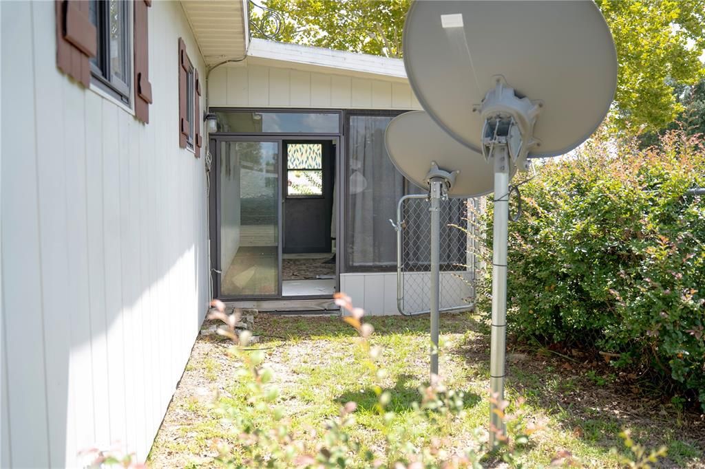 For Sale: $148,900 (2 beds, 1 baths, 960 Square Feet)