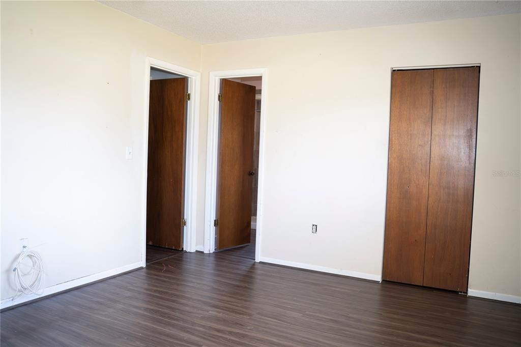 For Sale: $148,900 (2 beds, 1 baths, 960 Square Feet)