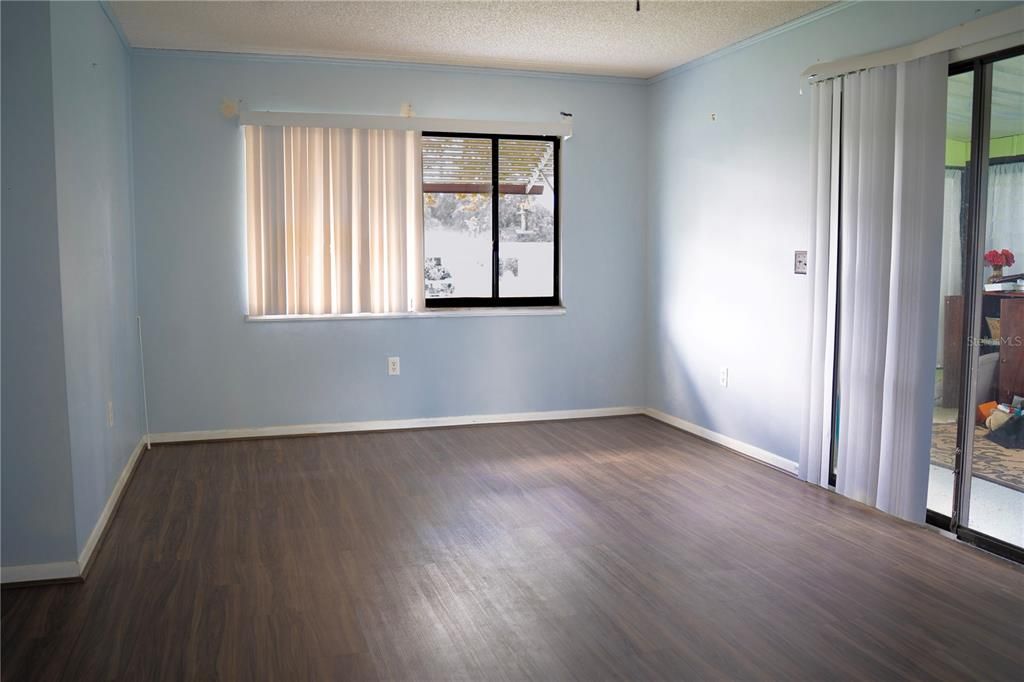 For Sale: $148,900 (2 beds, 1 baths, 960 Square Feet)