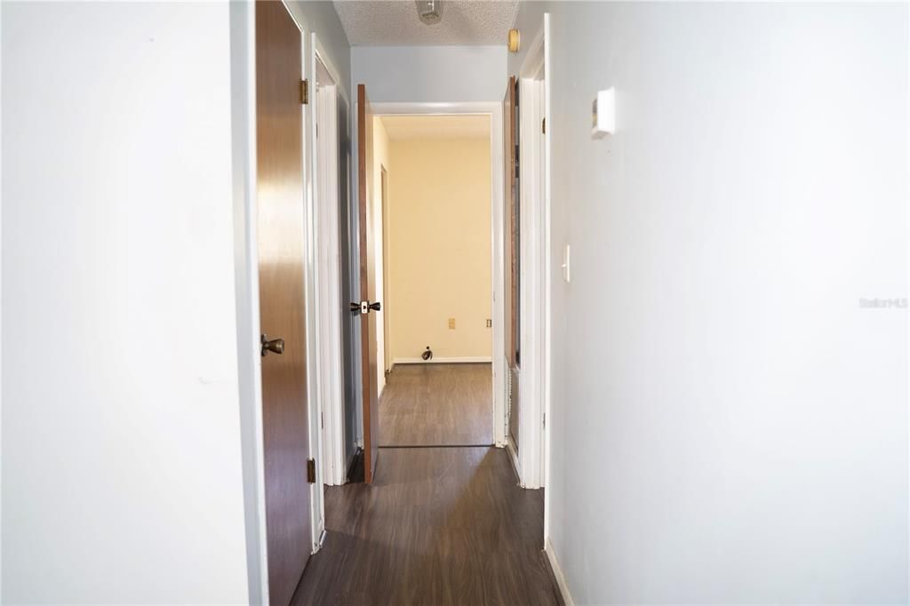 For Sale: $148,900 (2 beds, 1 baths, 960 Square Feet)