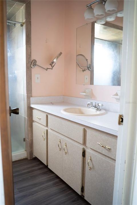 For Sale: $148,900 (2 beds, 1 baths, 960 Square Feet)