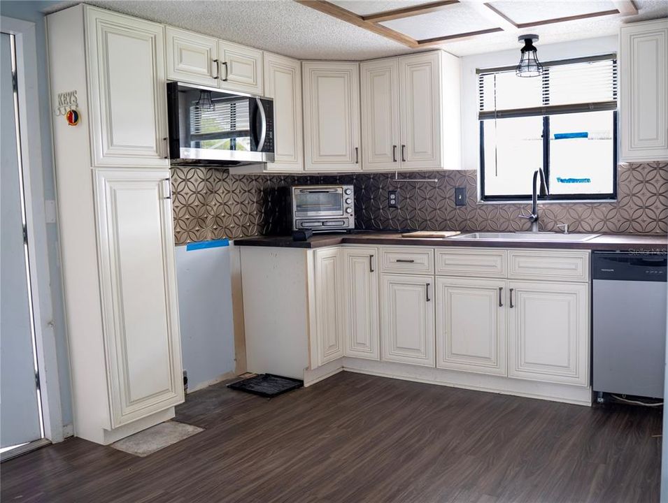 For Sale: $148,900 (2 beds, 1 baths, 960 Square Feet)