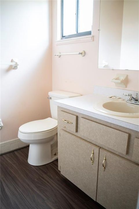 For Sale: $148,900 (2 beds, 1 baths, 960 Square Feet)
