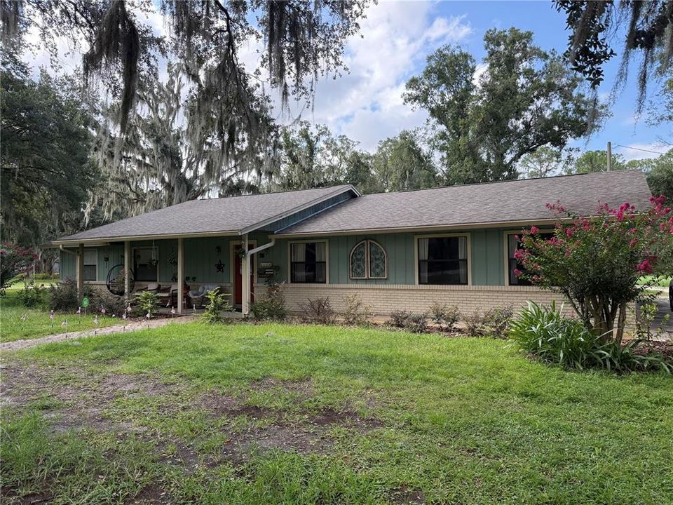 For Rent: $3,000 (3 beds, 2 baths, 2580 Square Feet)
