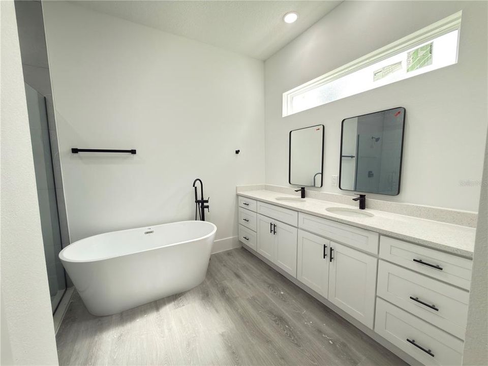 For Sale: $339,900 (4 beds, 3 baths, 2100 Square Feet)