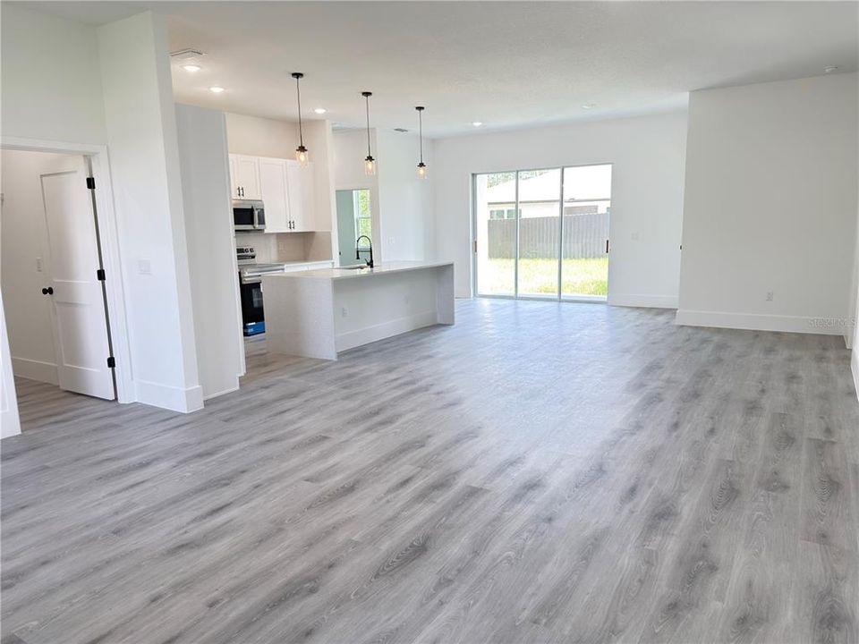 For Sale: $339,900 (4 beds, 3 baths, 2100 Square Feet)