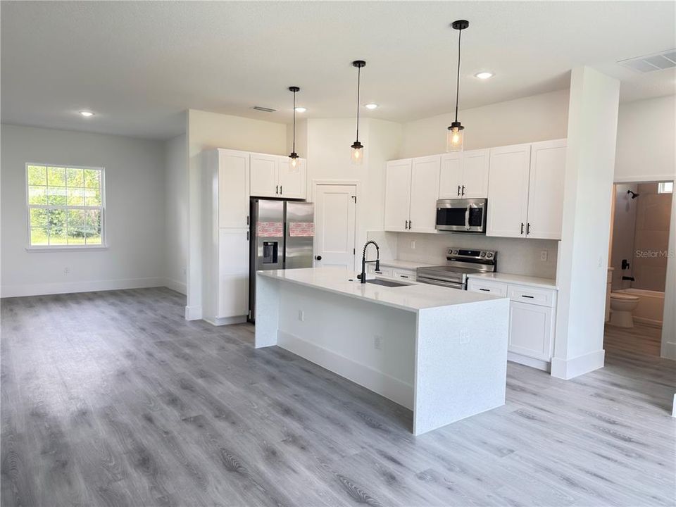 For Sale: $339,900 (4 beds, 3 baths, 2100 Square Feet)