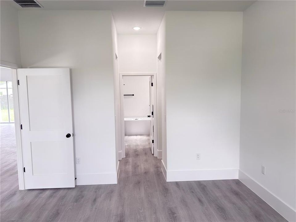 For Sale: $339,900 (4 beds, 3 baths, 2100 Square Feet)