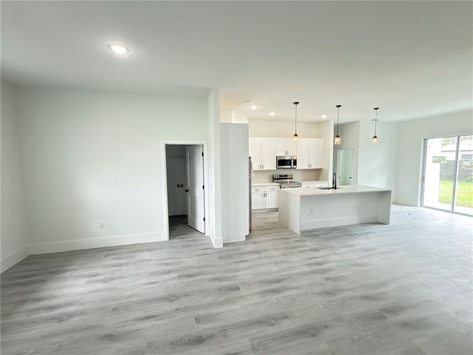 For Sale: $339,900 (4 beds, 3 baths, 2100 Square Feet)