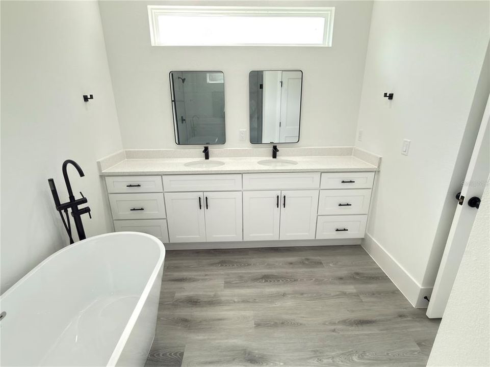 For Sale: $339,900 (4 beds, 3 baths, 2100 Square Feet)