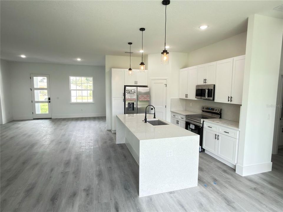 For Sale: $339,900 (4 beds, 3 baths, 2100 Square Feet)