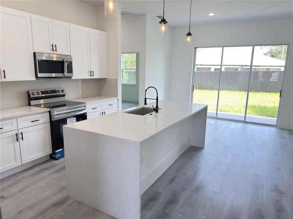 For Sale: $339,900 (4 beds, 3 baths, 2100 Square Feet)