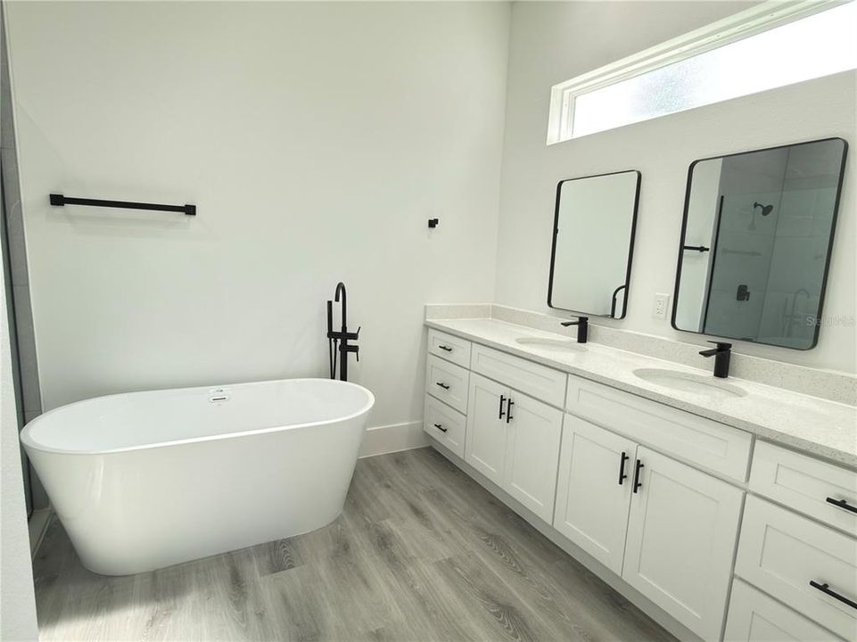 For Sale: $339,900 (4 beds, 3 baths, 2100 Square Feet)