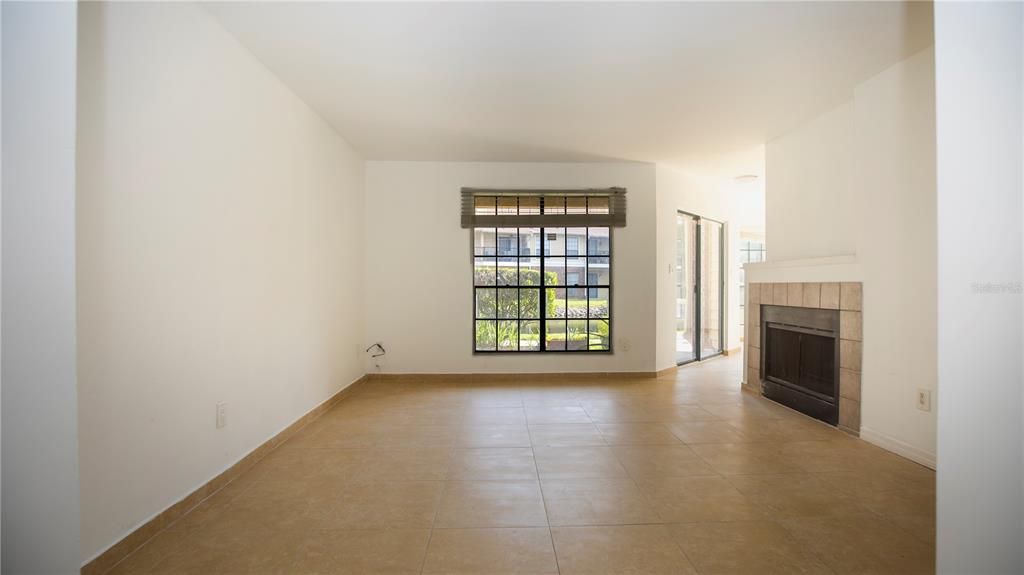 For Sale: $179,000 (2 beds, 2 baths, 1027 Square Feet)