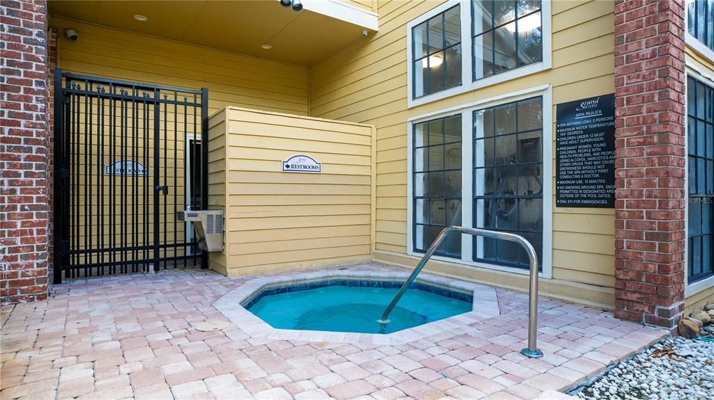 For Sale: $179,000 (2 beds, 2 baths, 1027 Square Feet)