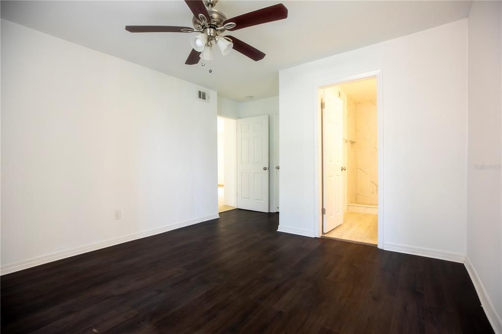 For Sale: $179,000 (2 beds, 2 baths, 1027 Square Feet)